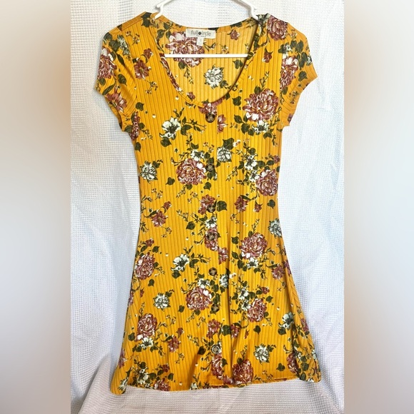Full Circle Trends Dresses & Skirts - Full Circle Trends yellow floral Dress Sz S